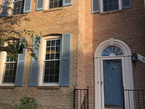 8 Cedarwood Ct, Rockville, MD 20852