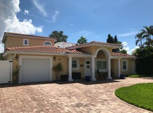 9101 Treasure Ln NE, Saint Petersburg, FL 33702