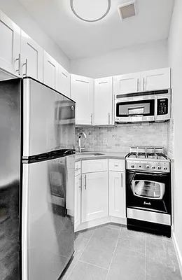 Rented by Weissman Equities | media 19