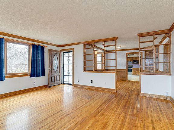 4th image of 160 Dellway Dr