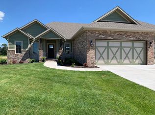 706 N Foxhill Cir, Nixa, MO 65714