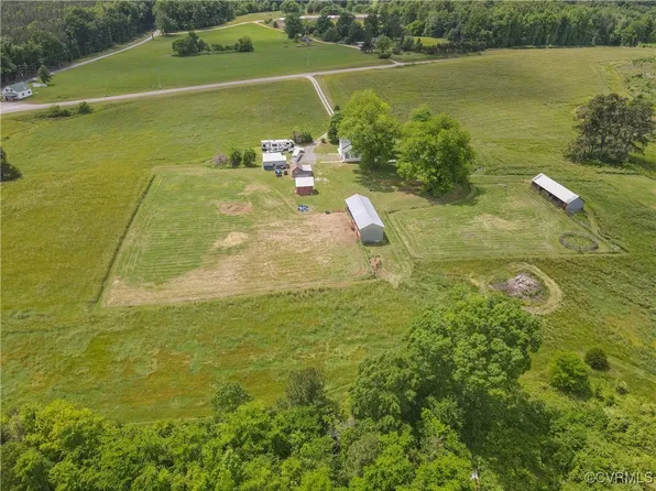 6763 The Falls Rd, Crewe, VA 23930