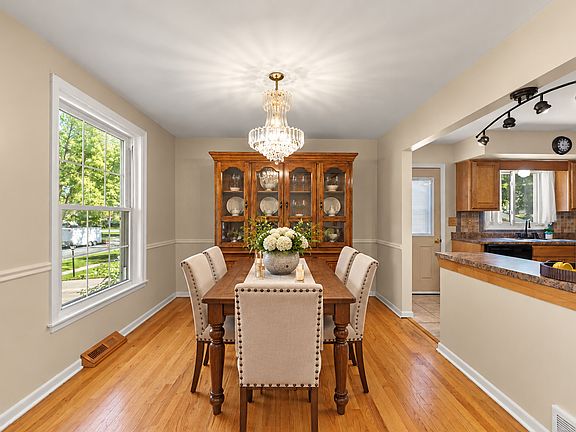 5th image of 409 Maple Ln