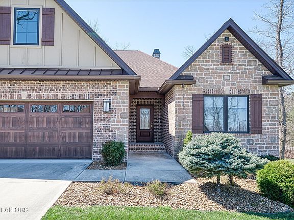 2nd image of 23 Oak Leaf Cir