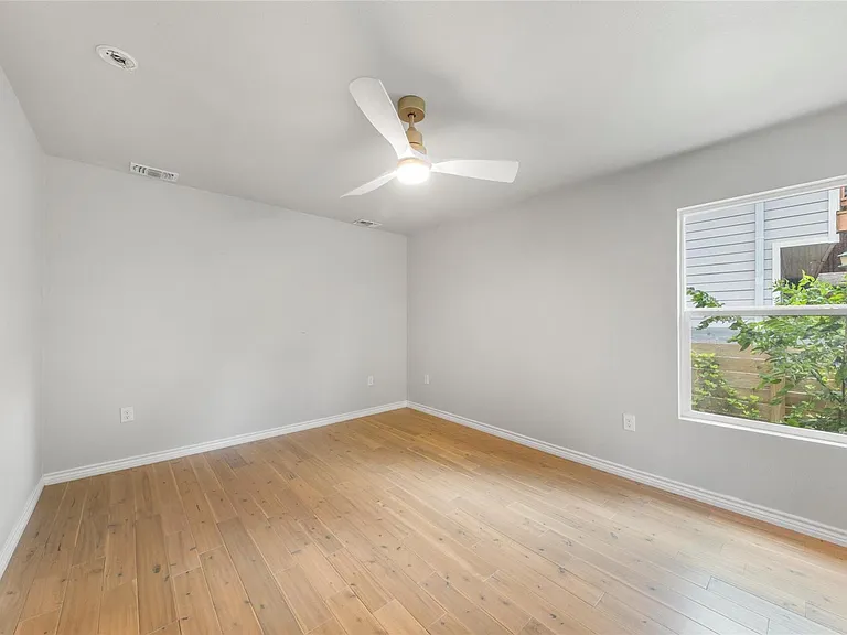 1007 Payne Ave — Photo 12