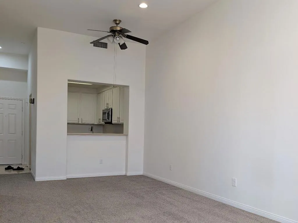 1 bed, 858 sqft, $2,750 — Photo 4