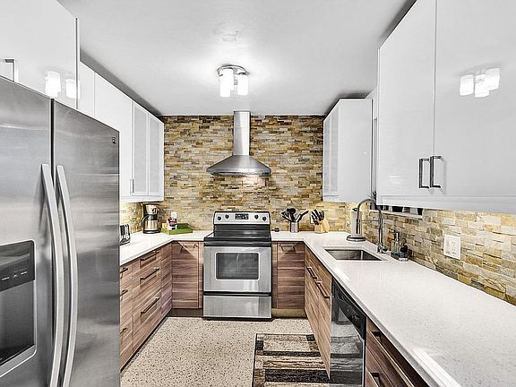 2nd image of 2808 NE 6th Ave
