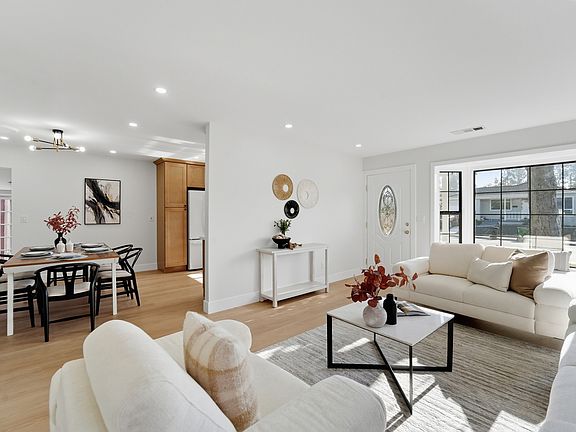 5th image of 41392 Beatrice St