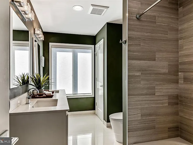 305 Green St — Photo 31