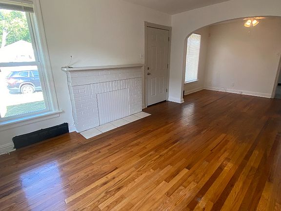 3rd image of 230 Newell Dr