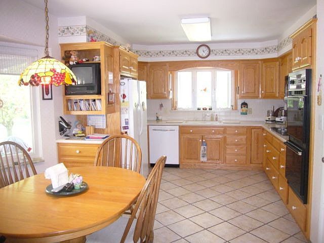 2nd image of 625 Russell Rd