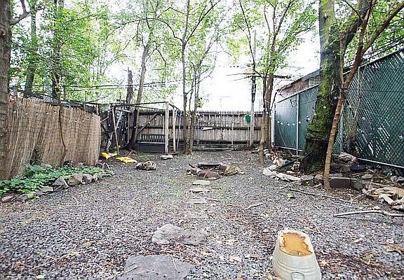 2nd image of 191 Meserole St #1E