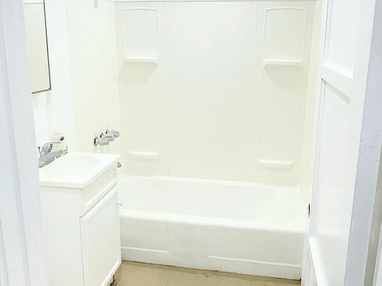 120 Bennett Ave #9 — Photo 7