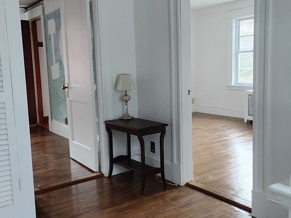 4th image of 18 Spring St