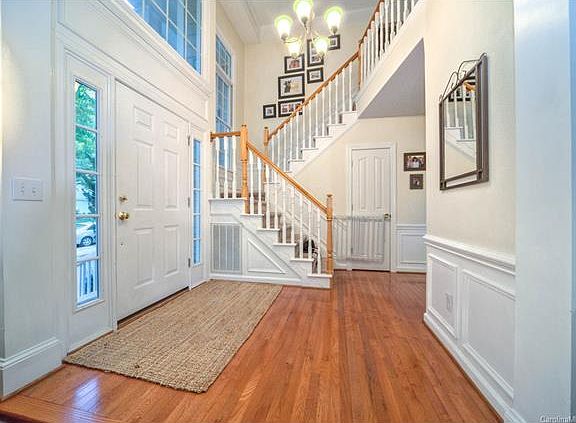 2nd image of 6221 Oak Cove Ln