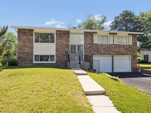 7025 Roberts Dr, Woodridge, IL 60517