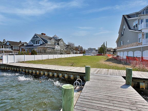 2nd image of 948 Lagoon Ln S