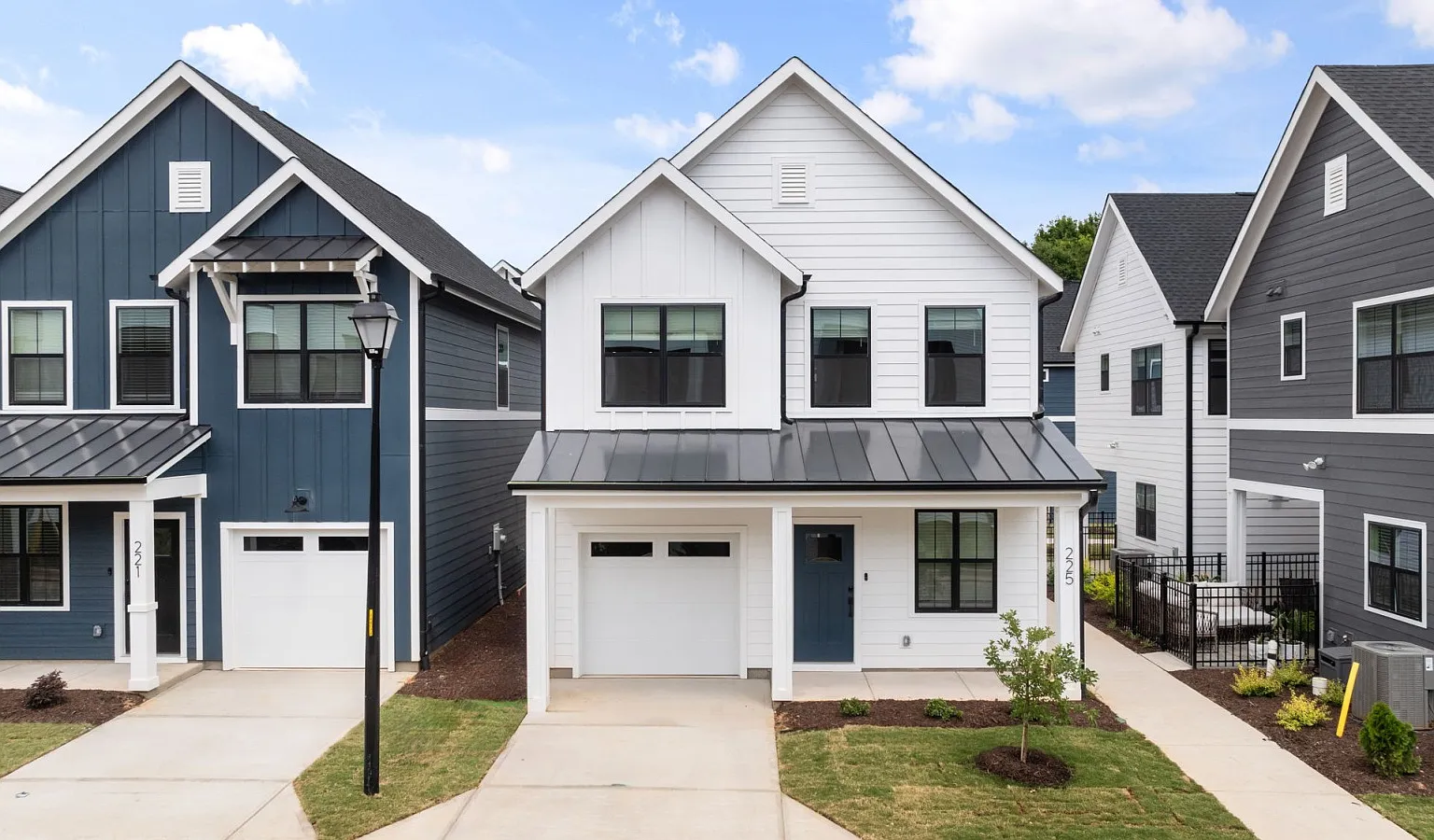3 bed, 2.5 bath, 1585 sqft, $3,067 — Photo 2