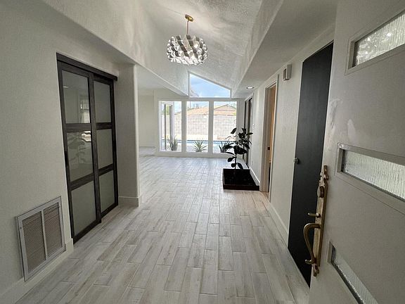 4th image of 3740 E Sunnyside Dr