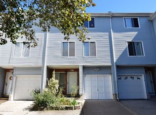 571 Ilyssa Way, Staten Island, NY 10312