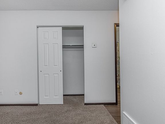 3rd image of 905 17th St APT 6