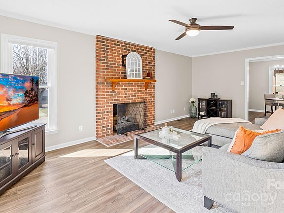 5th image of 2927 Forest Hills Cir