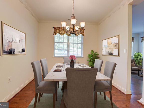 4th image of 901 Macphail Woods Xing APT 1I