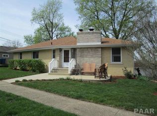 1701 N 13th St, Pekin, IL 61554