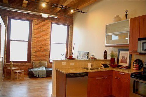 4th image of 150 E Main St APT 506