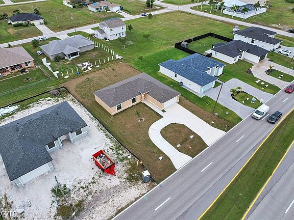 2nd image of 412 Chiquita Blvd N
