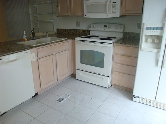 2nd image of 772 Orchid Ave