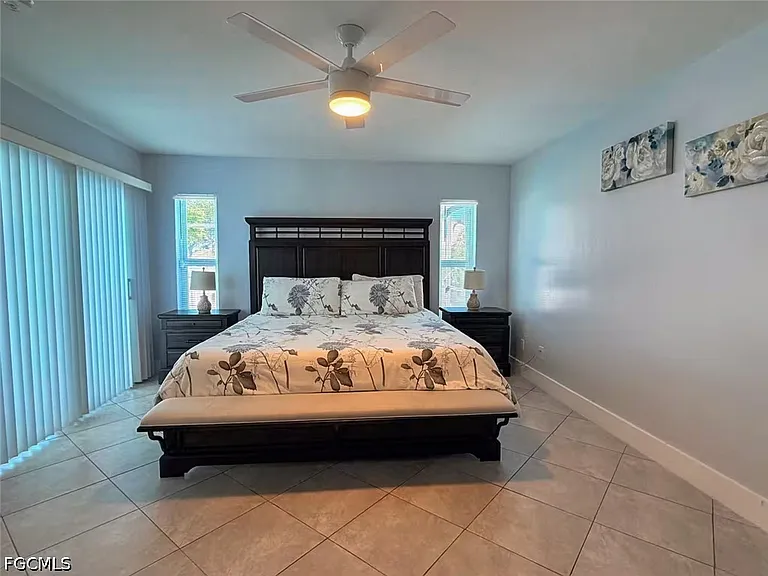 2937 SW 8th Pl — Photo 11