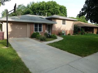 851 S 51st St, Lincoln, NE 68510