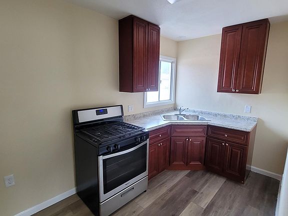5th image of 613 Garrett Ave