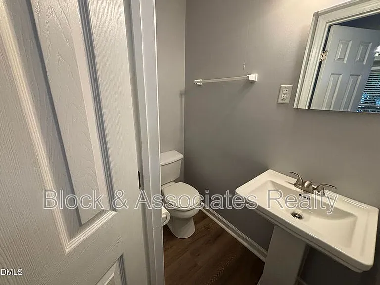4808 Blue Bird Ct #D — Photo 28