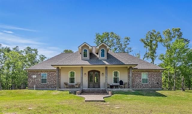 1st image of 3235 Robin Ln