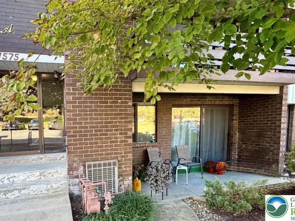 1575 Creekside Rd APT A-2, Whitehall, PA 18052