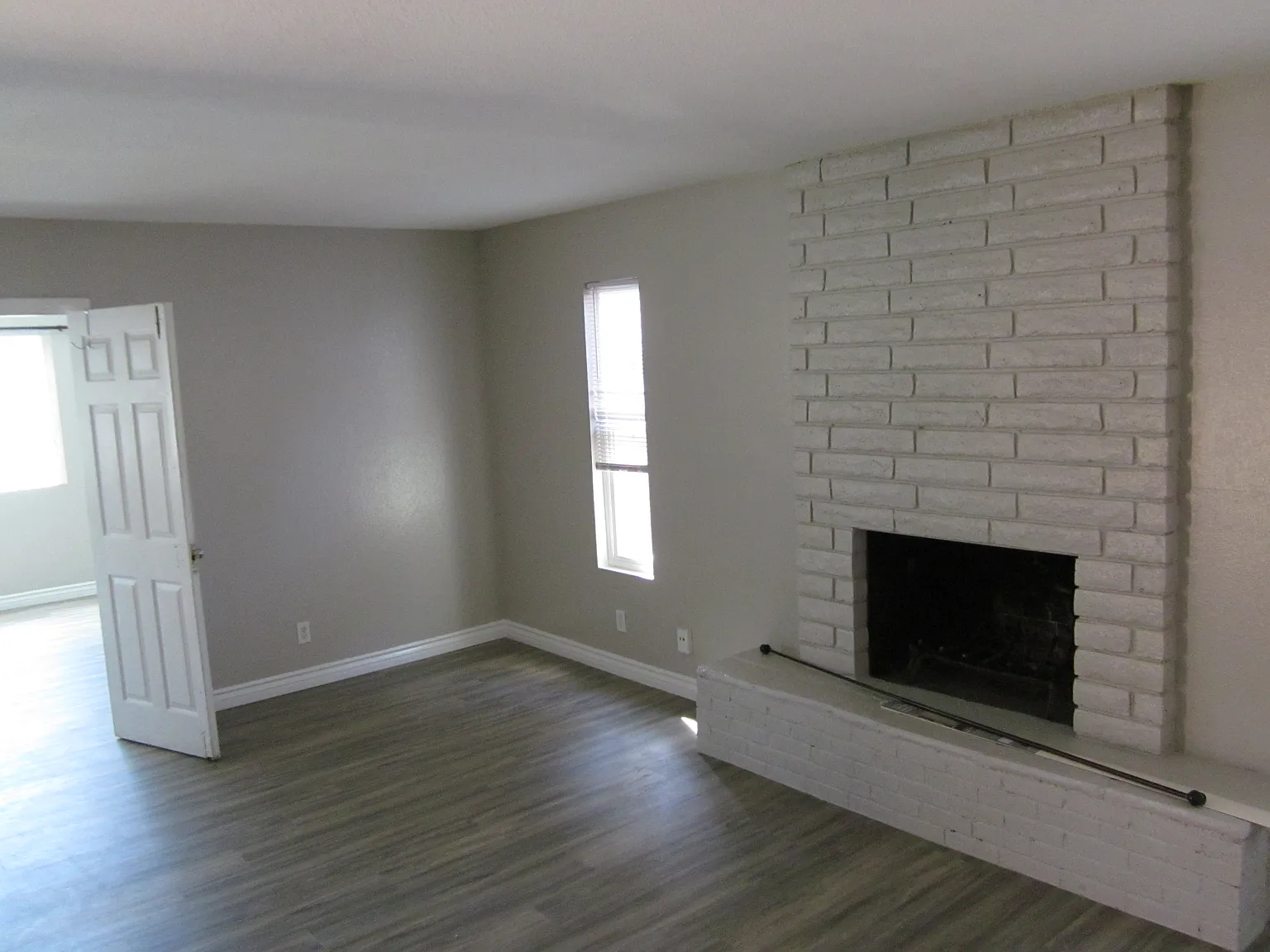 3 bed, 1328 sqft, $4,350 — Photo 4