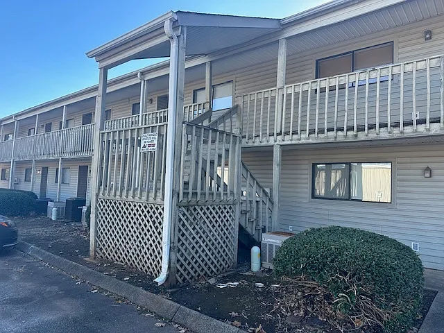 103 Imperial Gardens Dr — Photo 1