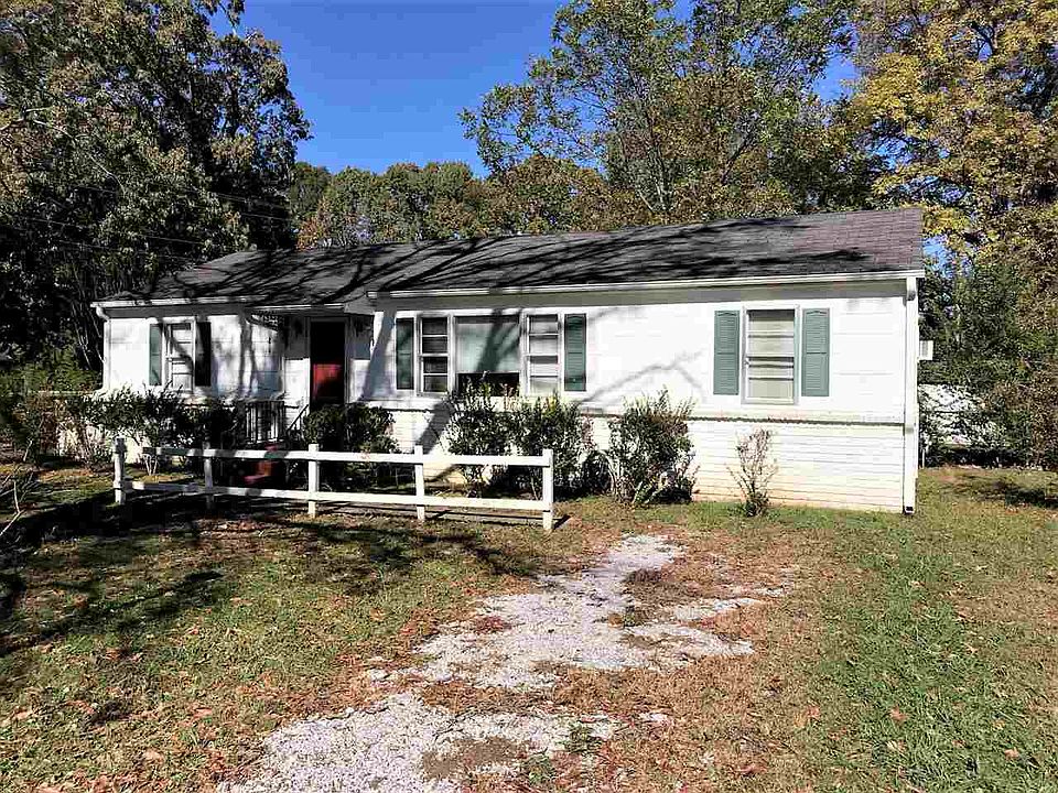 2nd image of 928 Carridale St SW