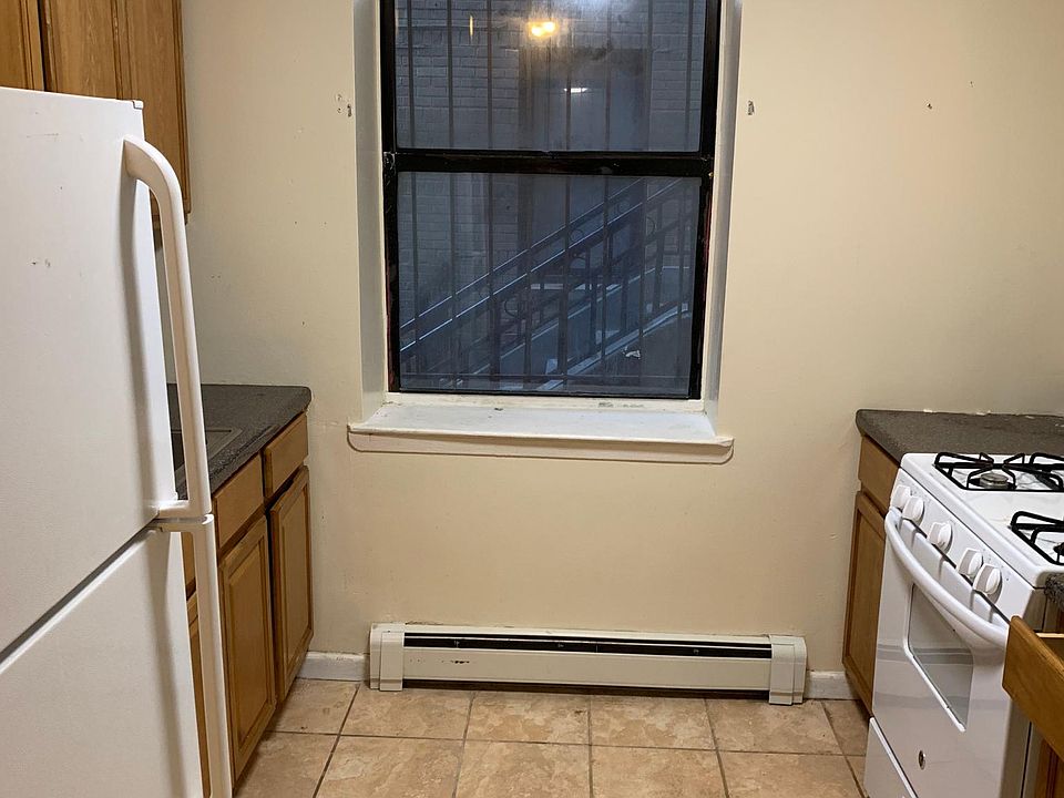 1st image of 150 W Burnside Ave #G