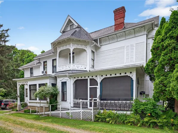 51 Seneca St, Dundee, NY 14837