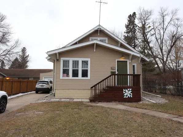 807 10th St S, Moorhead, MN 56560