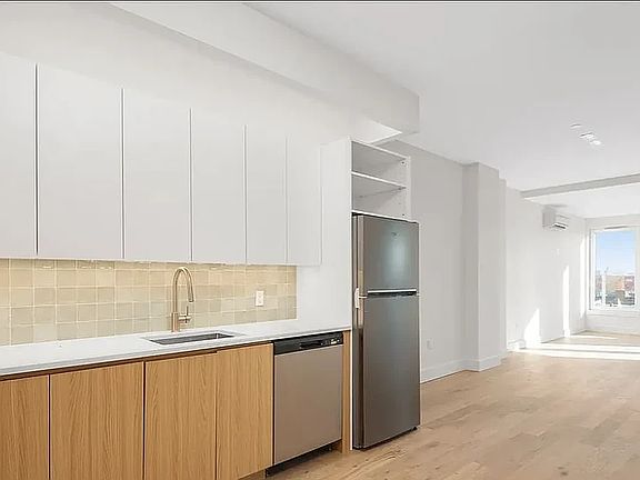 2nd image of 58 Vanderbilt Ave #7M