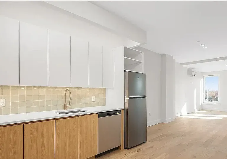58 Vanderbilt Ave #7N — Photo 3