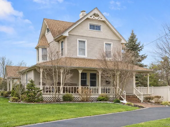 52 Marvin Lane, Islip, NY 11751