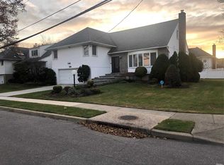 568 Lido Ln, Woodmere, NY 11598