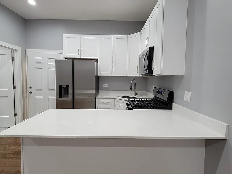 1162 W 19th St #13 — Photo 2