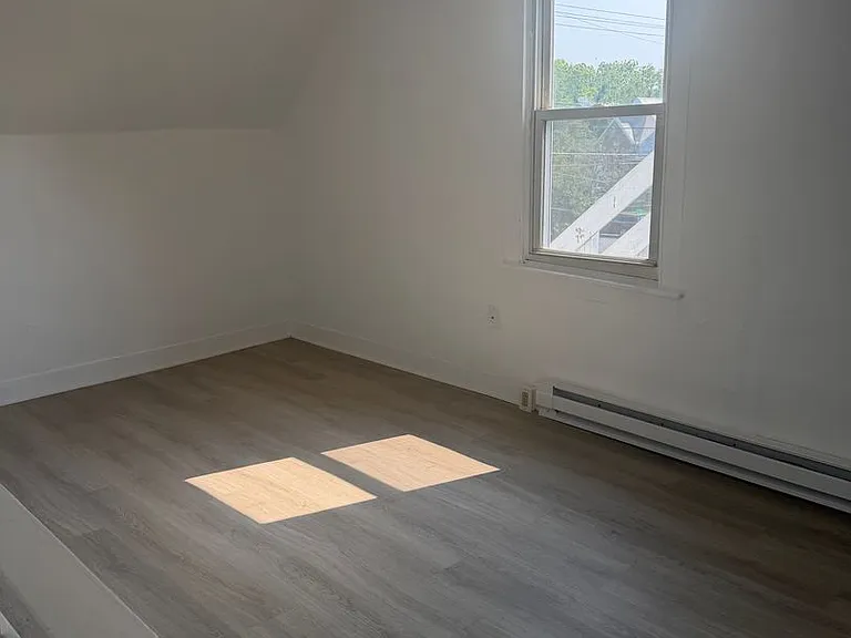 219 E Mulberry St — Photo 5