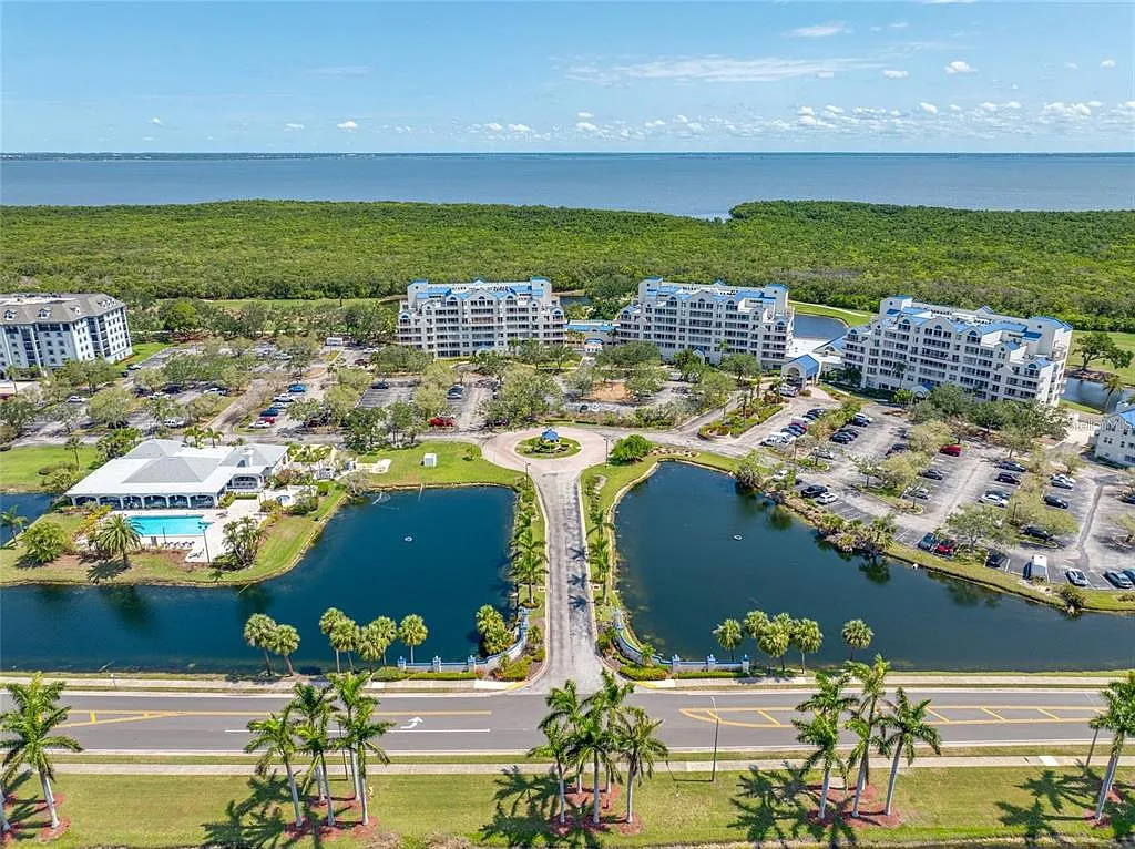 2 bed, 2.0 bath, 1075 sqft, $1,700 — Photo 4